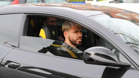 欧冠梦碎夜，阿圭罗驾法拉利赴宴