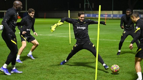 蓝军全力备战关键战役 卢卡库领衔科巴姆训练课