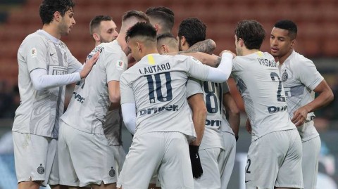 梅阿查雨夜六箭穿心 蓝黑军团斩获狂胜晋级