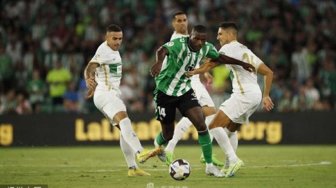 绿白军团主场强势启航 三球完胜奏响赛季序曲