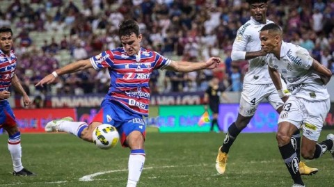 福塔雷萨与桑托斯激战成和 巴甲赛场闷平收场