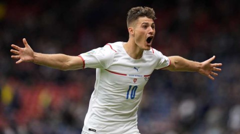 希克半场神钩惊天，捷克2-0力克苏格兰创欧洲杯历史