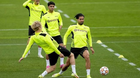 决战前夕，威斯特法伦的汗水与信念：多特蒙德欧冠小组赛次轮全景备战