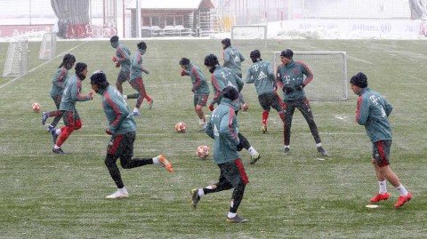拜仁慕尼黑雪中厉兵秣马静候利物浦挑战