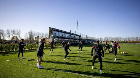 维拉公园的备战序曲：杰拉德时代首胜前的最后演练