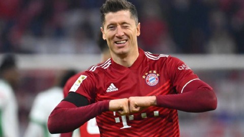 莱万驾临诺坎普传奇锋霸开启红蓝新篇