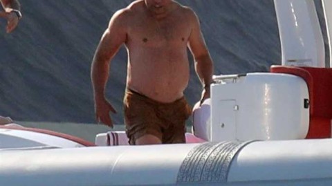 岁月与爱：罗纳尔多与90后模特的福门特拉岛温馨时光