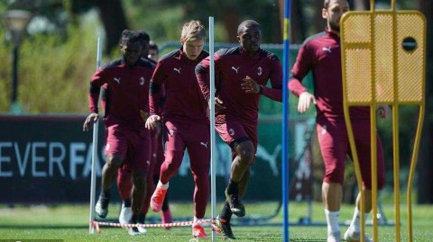 米兰内洛的备战印记：红黑军团冲刺意甲关键时刻