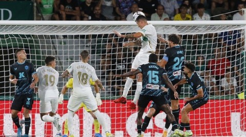 西甲绿茵场激战记：埃尔切主场鏖战阿尔梅里亚