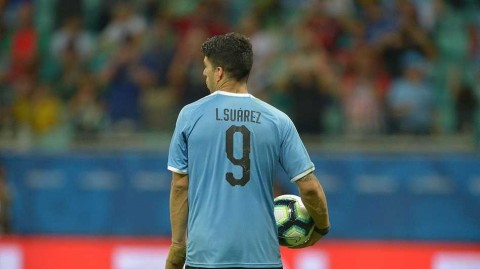 神锋泪洒赛场，乌拉圭美洲杯爆冷出局