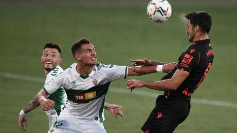 皇家社会客场三球完胜埃尔切，升至积分榜前列