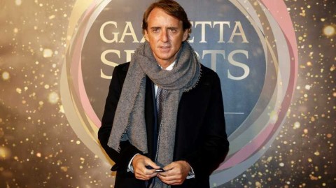 曼奇尼与蓝衣军团的荣耀时刻闪耀米兰体育报颁奖典礼