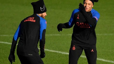 双星重聚绿茵场 巴黎扬帆启新程