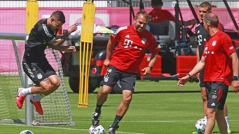 决战柏林倒计时：拜仁慕尼黑赛前最后一练的沉寂与躁动