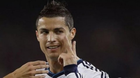 西甲第33轮：皇马2-1阿拉维斯——“银河战舰”险胜止颓，落后榜首六分