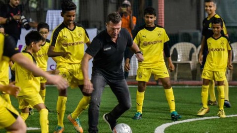 德意志战车驶入孟买：马特乌斯与小球员的绿茵“斗法”