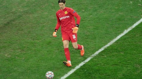 多特蒙德门将希茨重伤倒地，铁血守护神的赛季悲情落幕