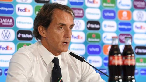 曼奇尼与基耶萨的灿烂笑容 蓝衣军团全胜之夜闪耀罗马