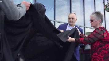 曼联贝斯特雕像揭幕，球迷辣评：这是哪位？