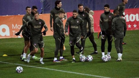 寒冬里的红白激情：马德里竞技国王杯前夕备战直击