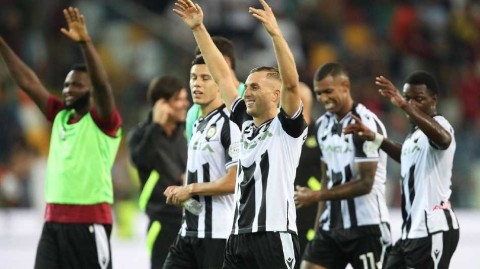 意甲联赛乌迪内斯主场四球大胜罗马 穆里尼奥遭遇赛季首败