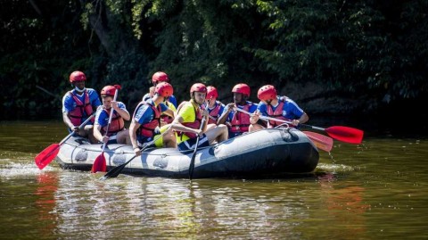 根克森林里的蓝白心跳 户外特训重塑团队凝聚力