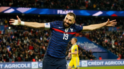 荣耀加冕：本泽马四度荣膺法国年度最佳球员