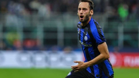 恰尔汗奥卢续约国际米兰蓝黑军团核心再续传奇