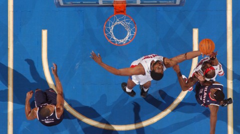 季前赛复盘：老鹰攻守失序，活塞主场稳健取胜