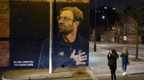 永不独行的壁画：当克洛普的怒吼与利物浦的灵魂融为一体