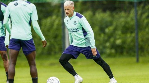 埃因霍温德国夏训 新赛季荷甲征程从马里恩菲尔德起航