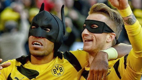 绿茵演技派：从蜘蛛侠到角斗士，那些道具加持的经典庆祝瞬间