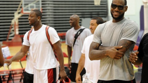 四旬皇帝再启季后赛征程：2026赛季勒布朗场边故事与最后一舞