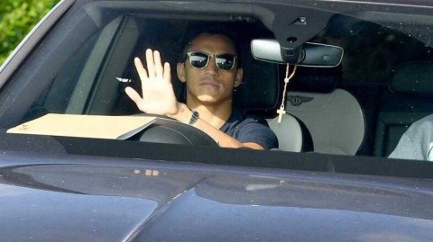 曼联训练场上的迷途天使：桑切斯那耐人寻味的表情背后