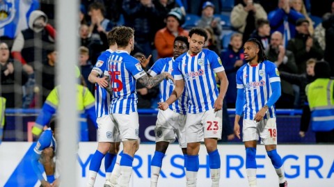 英冠生死战：哈镇主场力克刀锋军团保级曙光重现