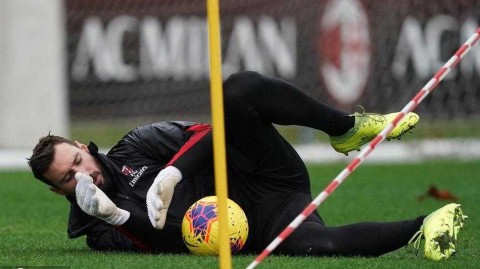 红黑军团寒夜淬火：米兰内洛的德比前奏