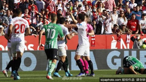 塞维利亚德比激战拉基蒂奇点射穆尼尔破门助主队取胜