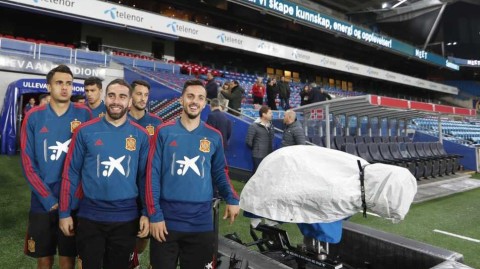 拉莫斯训练场再演欢乐喜剧人 西班牙斗牛士军团轻松备战欧预赛