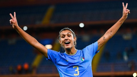 蓝衣军团憾负桑巴女王 友谊赛激战见证女足成长