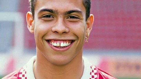 时光回溯，你还记得他们青涩的模样吗？