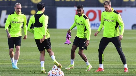 大黄蜂欧冠远征前最后冲刺 多特蒙德将士全力备战阿贾克斯