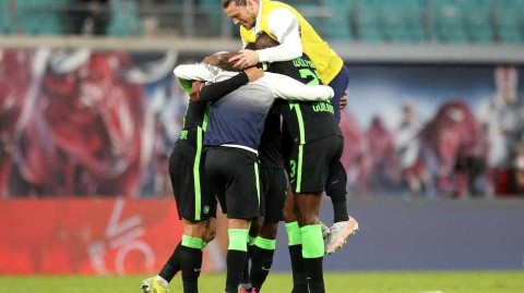 沃尔夫斯堡客场逼平莱比锡 狼将狂欢锁定欧冠席位