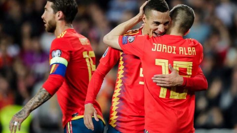 斗牛士军团梅斯塔利亚惊险起步，拉莫斯勺子点球照亮欧预赛征途