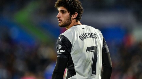 葡萄牙尖刀格德斯正式披上狼队战袍