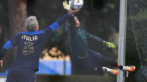 蓝衣军团集结！意大利国家队备战欧国联，镜头下的专注与激情