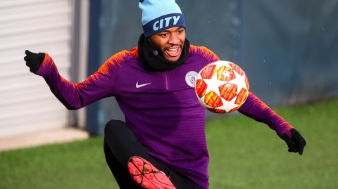 蓝月亮的伊蒂哈德狂欢夜：阿圭罗“新发型”引领曼城狂飙，七球横扫沙尔克