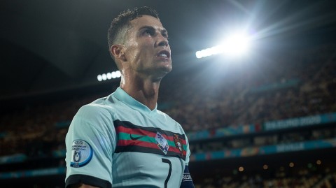 英雄的落幕：C罗与他的葡萄牙，在遗憾中告别欧洲杯