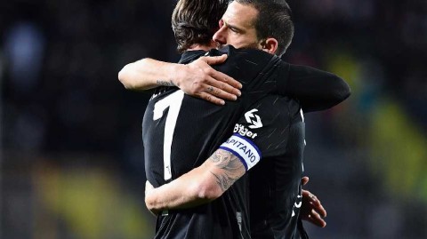 弗拉霍维奇梅开二度引领尤文惊险攻克恩波利