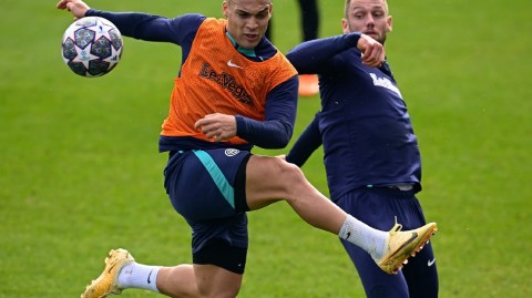 蓝黑军团科莫湖畔秣马厉兵 欧冠征程前夕训练掠影