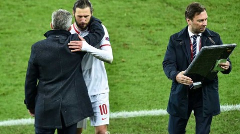 橙衣军团西里西亚逆转记：荷兰2比1客胜波兰，维纳尔杜姆引领绝地反击